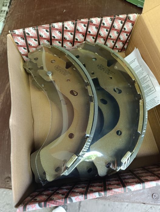 Колодки задні гальмівні Ніссан Наваро