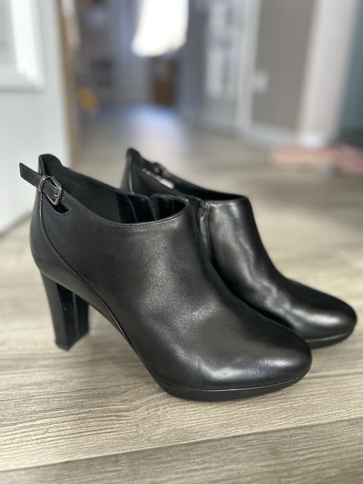 Шкіряні ботильйони Clarks