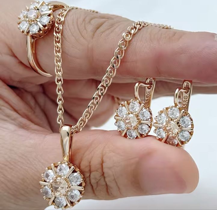 Сережки з медичного золота