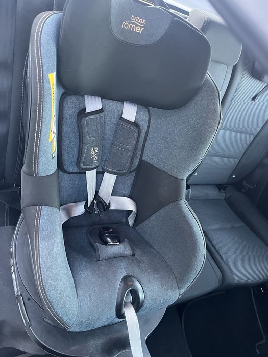 Fotelik samochodowy Britax Römer Dualfix i-Size 360° z bazą ISOFIX + mata GRATIS