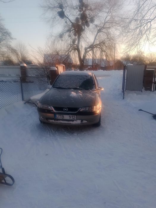 OPEL VEKTRA хороший стан авто