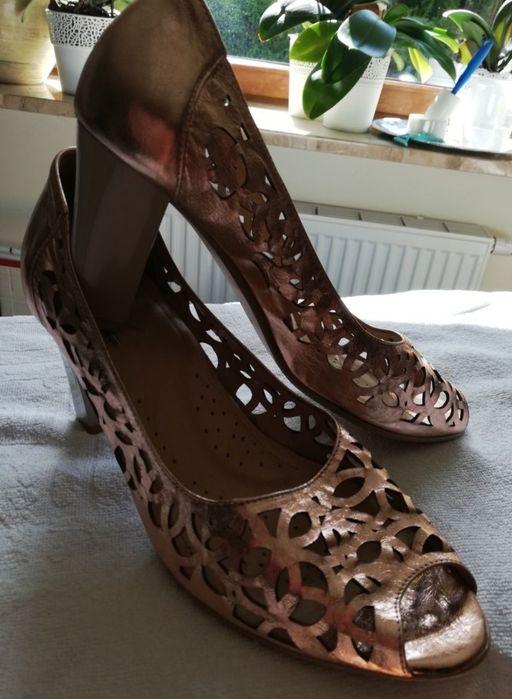 Eleganckie ażurowe buty miedziane Aga 40
