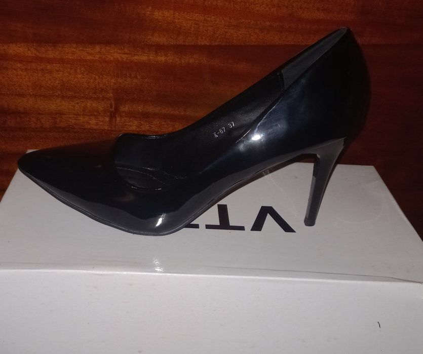 Туфлі на шпильках