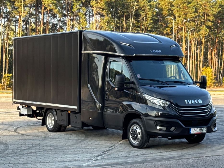 Iveco Daily 2024r ‼️35/50C21 3.0 ‼️HI-MATIC Kontener 8 EP + Winda BAR Spanie z tyłu Całe Auto zabezpieczone Folią Bezbarwną Salon Polska DMC 3.5t Bogata Wersja Grzany fotel // 2x Webasto // Full LED // HAK // Alarm // Nawigacja // Poduszki Pneumatyczne //