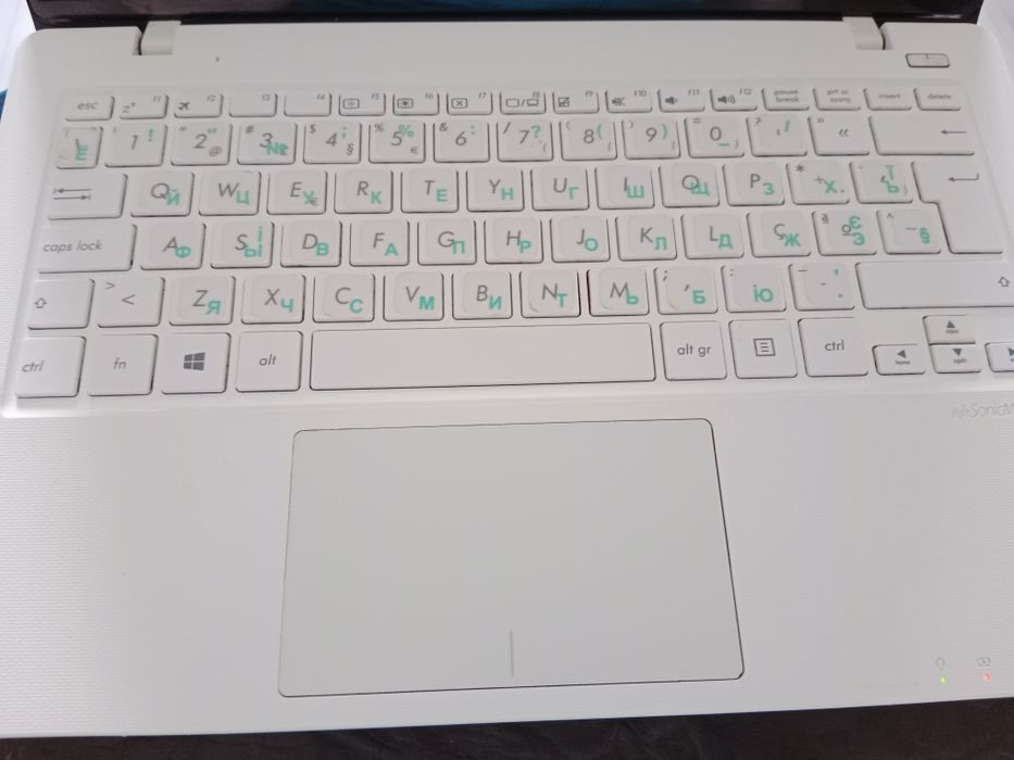 Продам нетбук Asus f200m