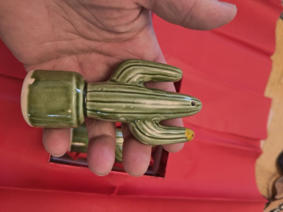 Pimenteiro e Saleiro em porcelana