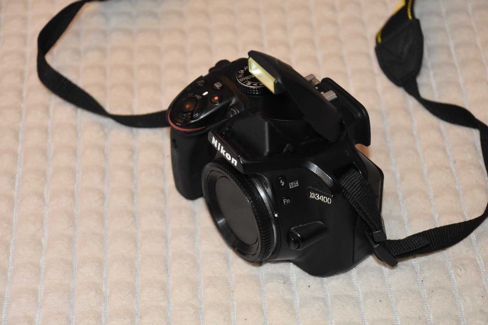Nikon D3400 body + akcesoria.