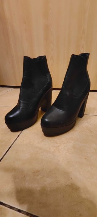Buty damskie botki w rozmiarze 39