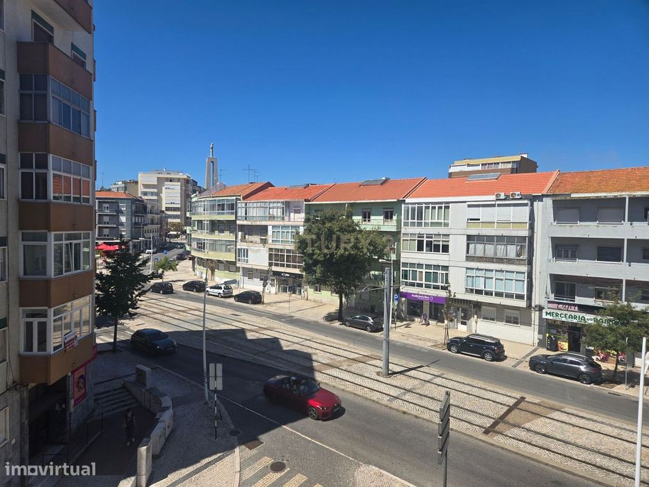 Apartamento T3 para arrendamento na Rua da Liberdade, Almada