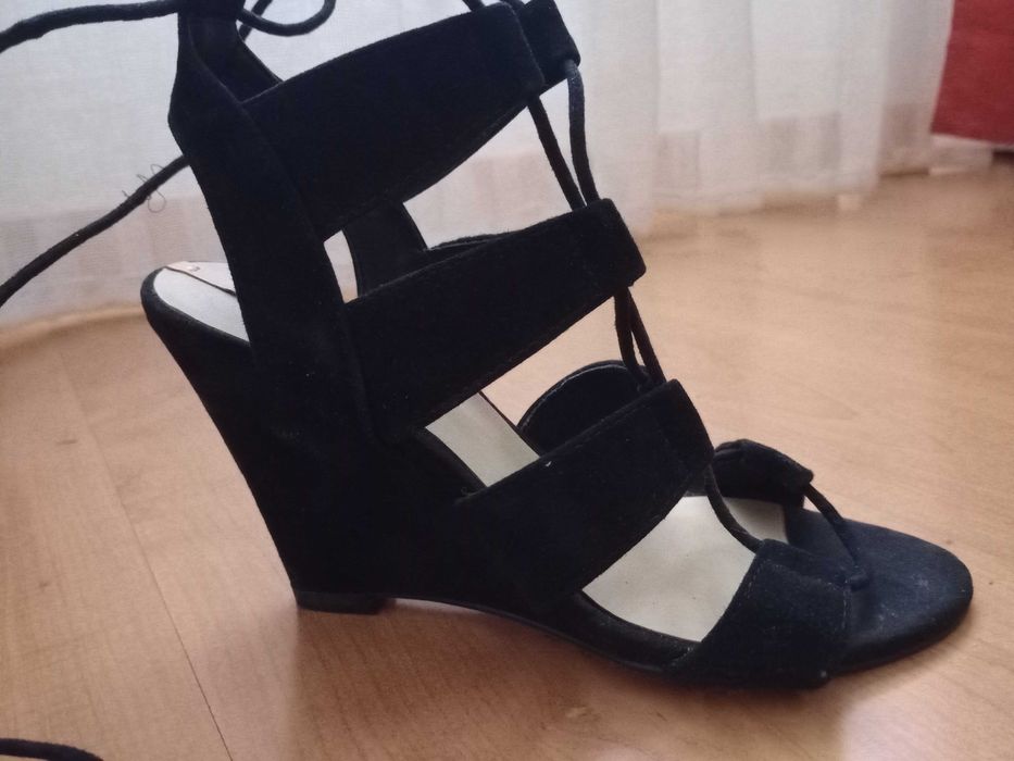 Sandálias Aldo, em camurça