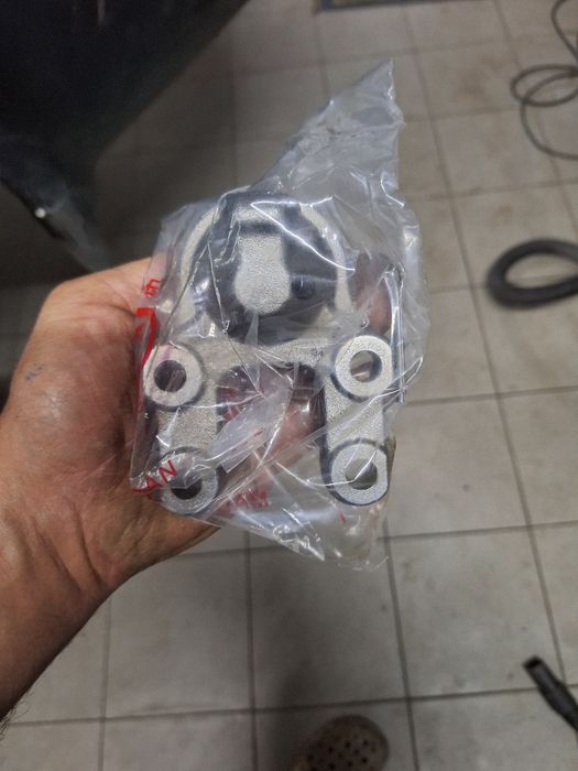 Rótula de suspensão 555