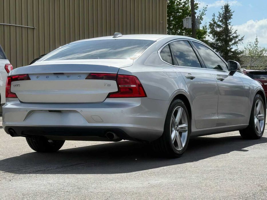 Volvo S90      2017