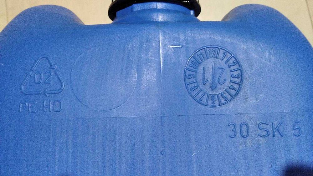 Канистра пластиковая 25 л б/у синяя