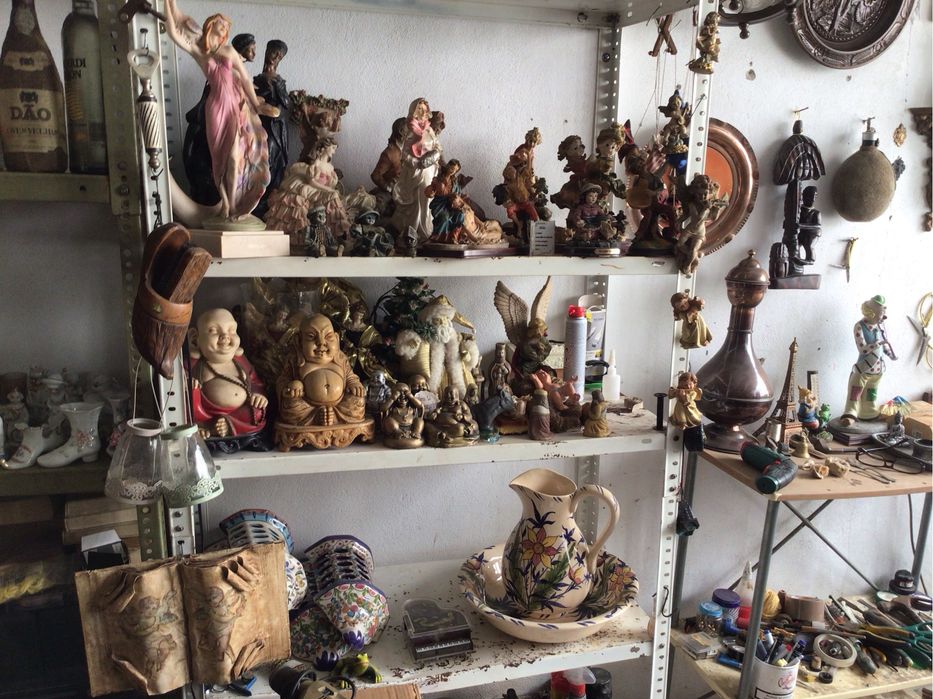 Lote deantiguidades e velharias para venda todas em bom estado.ver todas as fotos ,preços para revendedores.