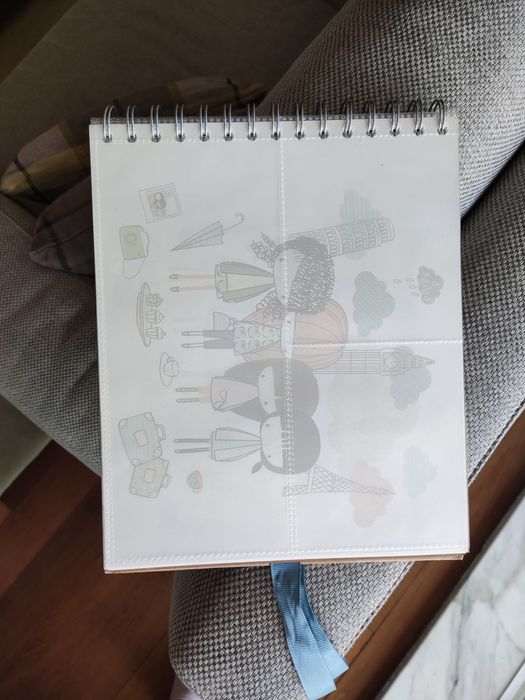 Caderno/Álbum/Bloco Desenho da "Paperchase" - meninas/raparigas viagem