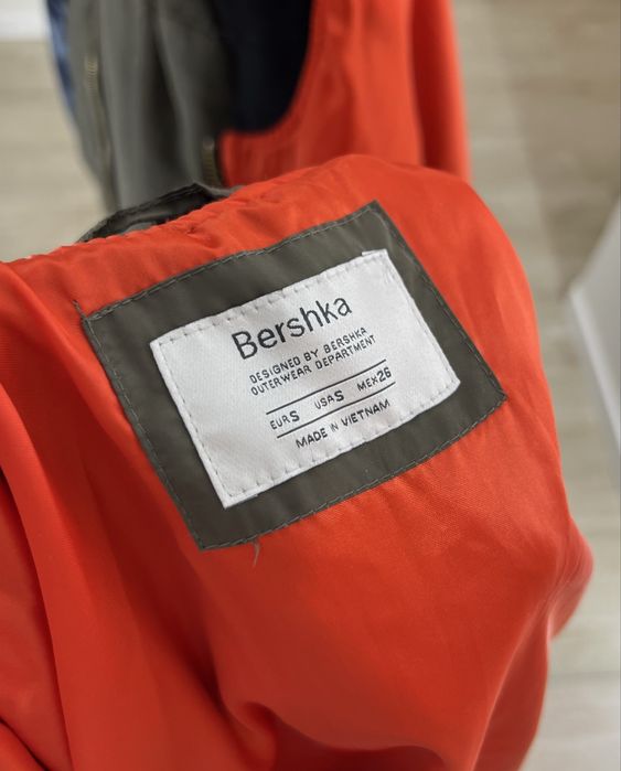 Бомбер Bershka бершка куртка вітровка ветровка чоловіча мужская на резинці з манжетом осінь весна демісезон осень демисезон