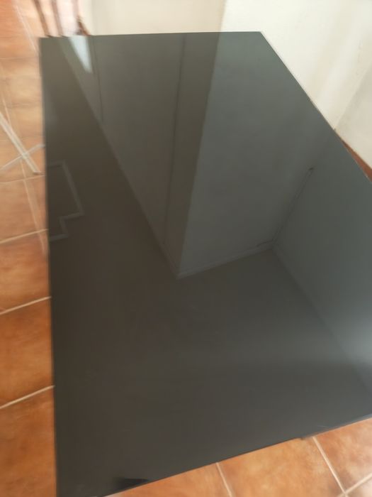 Mesa com tampo de vidro