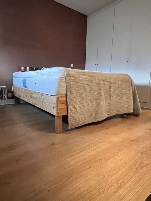 Cama Ikea madeira + Colchão