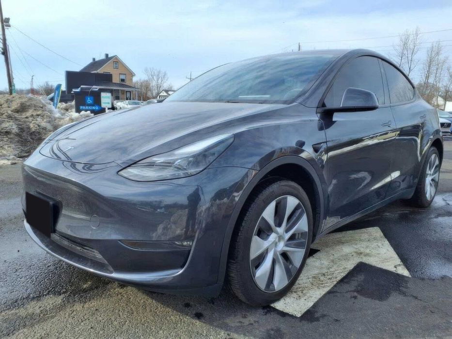 Tesla Model Y Long Range      2024