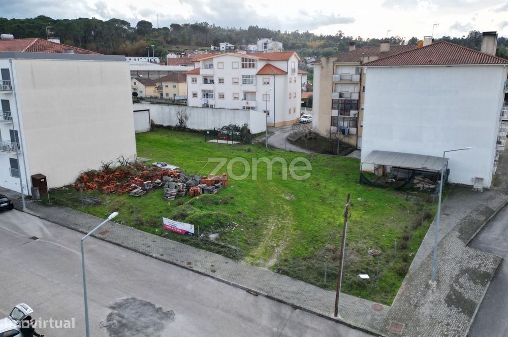 Lote de Terreno com Projeto para Construção de 8 T3