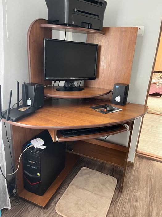 Компʼютерний стіл