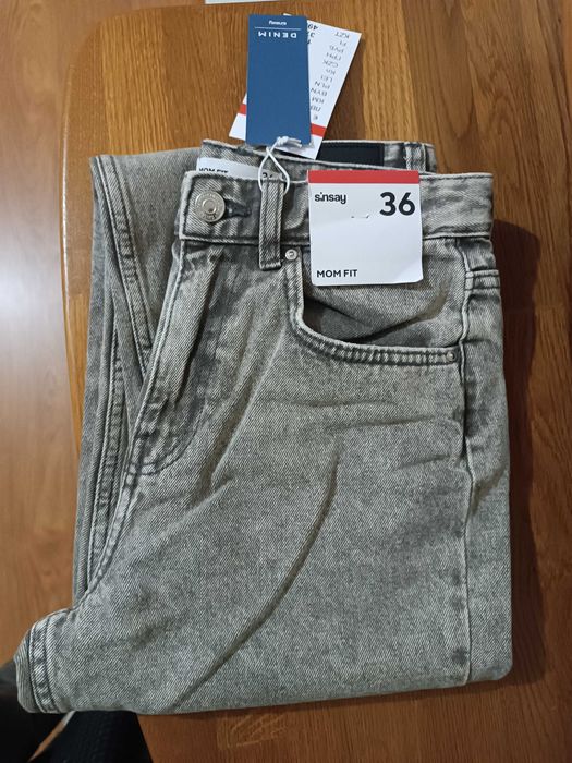 Джинси (нові) Sinsay MOM FIT 36 розмір