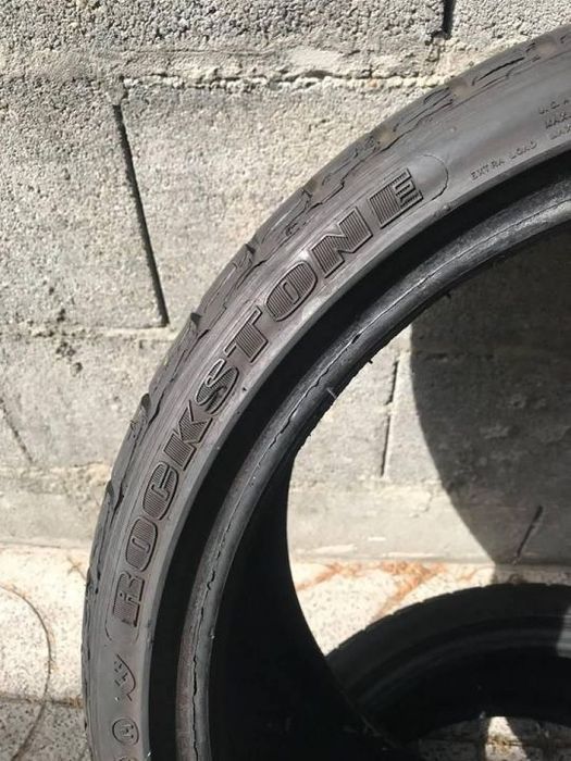 REF 051/2 Pneus usados 265/30/19 Rockstone XL com mais de 70% de piso