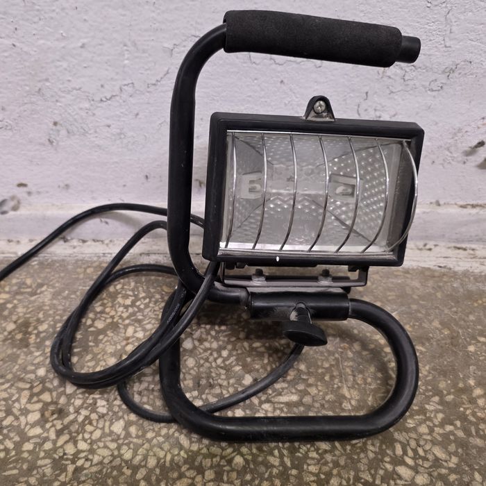 Reflektor halogen budowlany paczkomat gratis