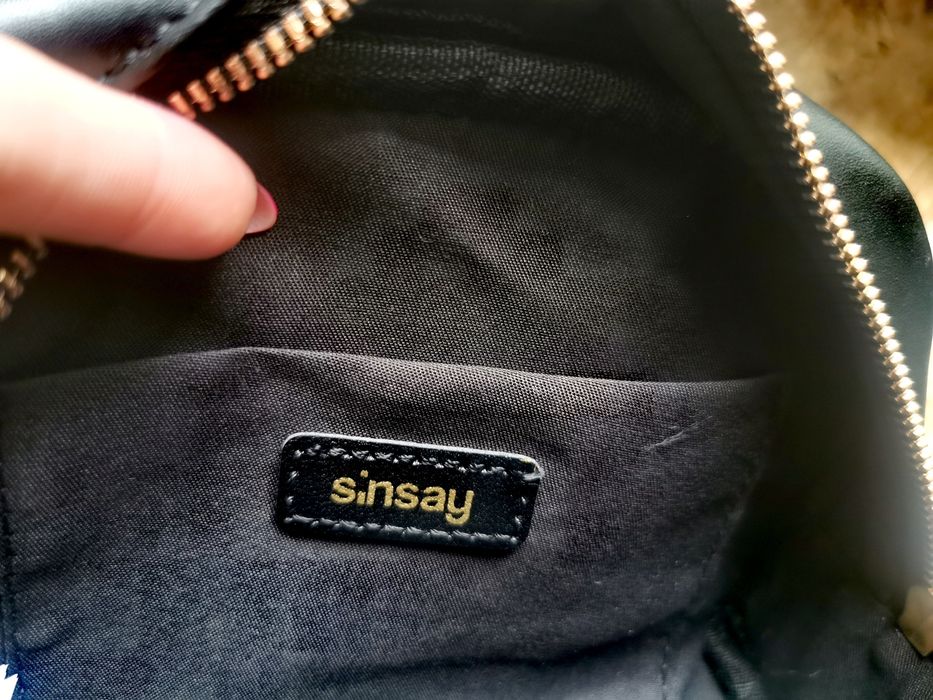 Torebka kuferek mała czarna sinsay