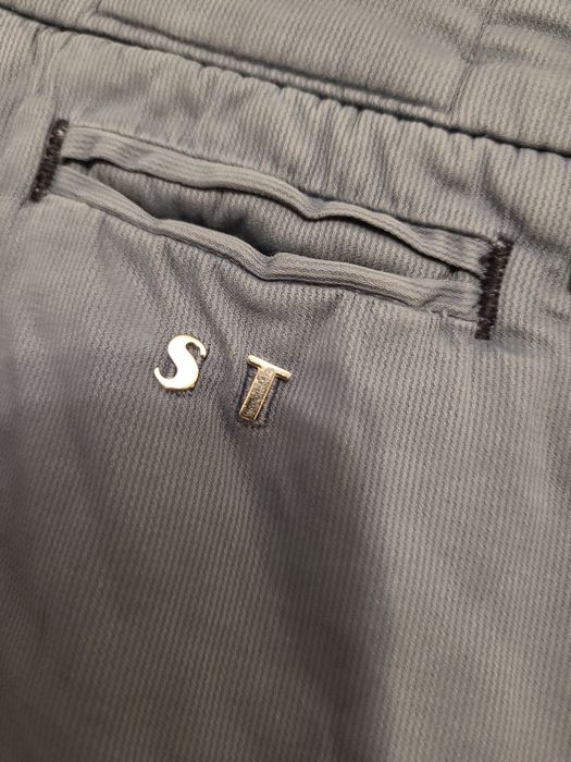 Брюки-чиносы Sartoria Tramarossa.