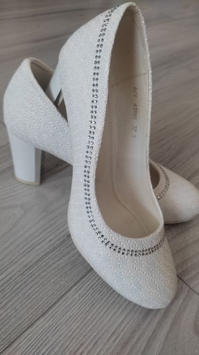 Туфлі весільні.37р.