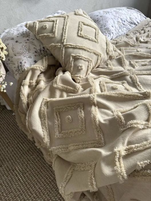 Покривало бежеве на ліжко