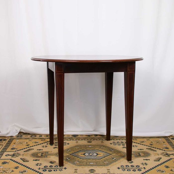Mesa em mogno com embutidos