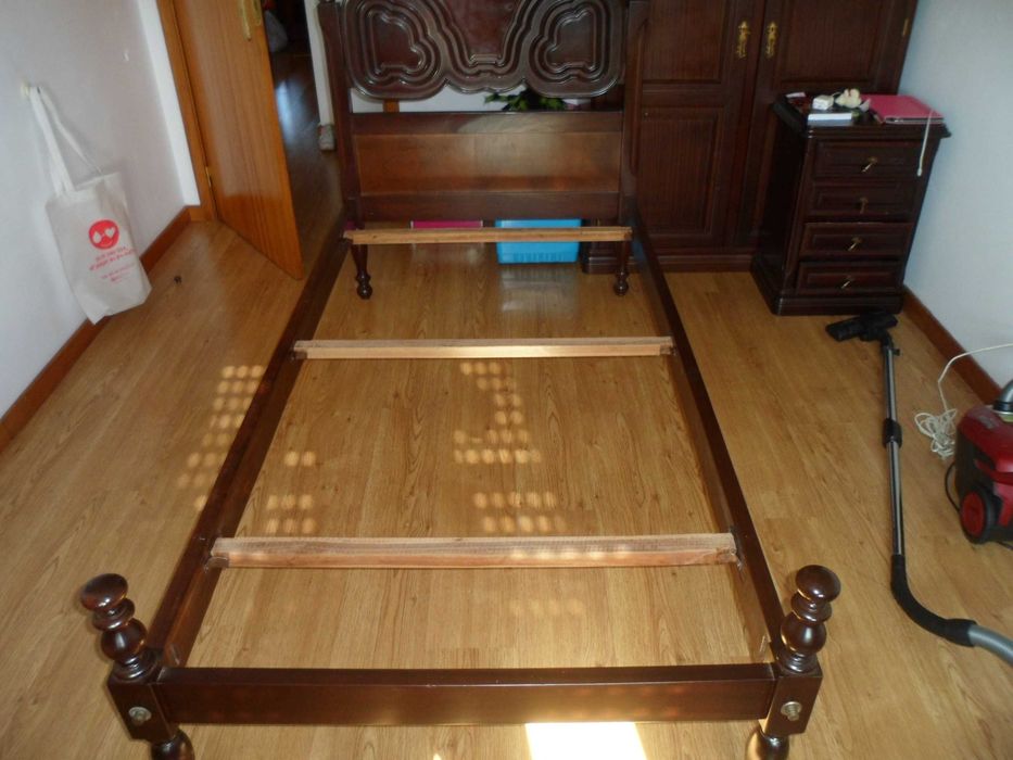 Cama de Solteiro madeira maciça
