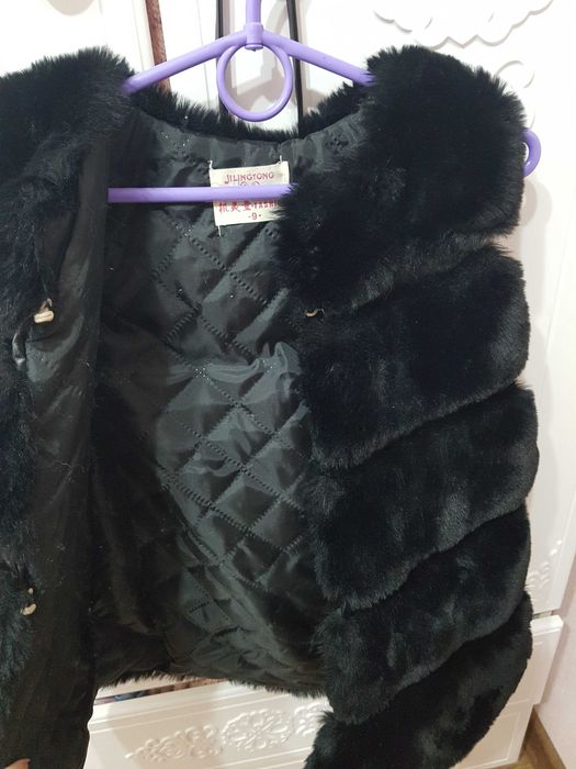 Тепленька жилетка на дівчинку 8 р.