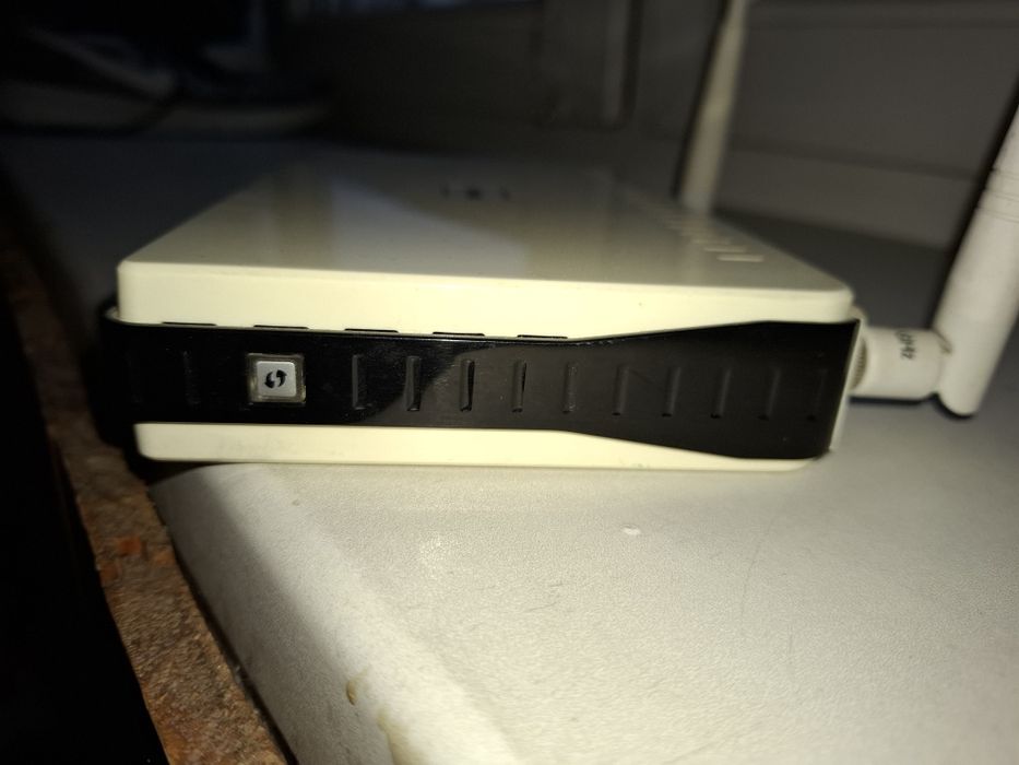 Роутер D-link Dir825