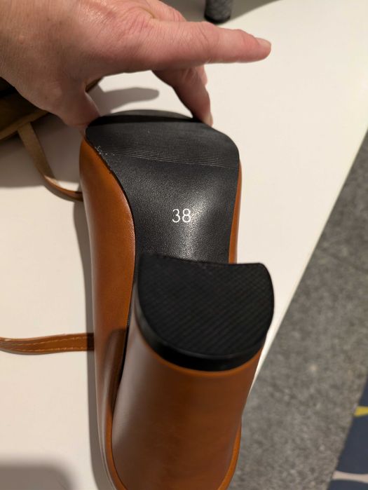Sapatos femininos casais e elegantes