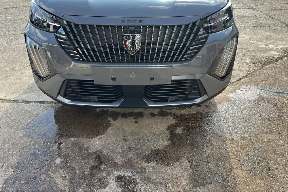 Peugeot e-2008 GT Elétrico / 2025 / 5000km
