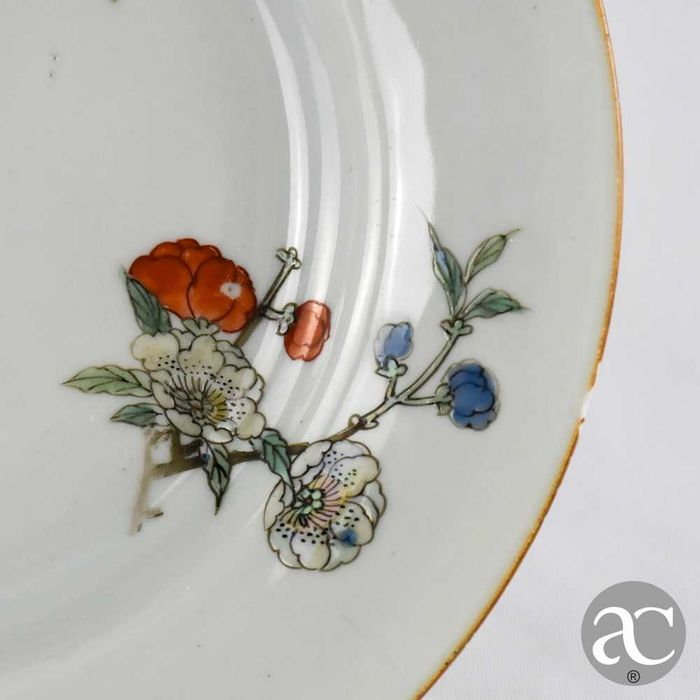Prato porcelana China período Yongzheng séc. XVIII, flores e inseto n3