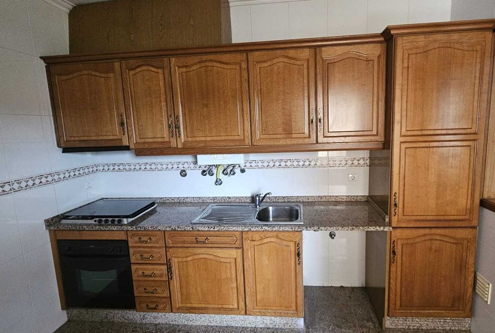 Cozinha completa em bom estado