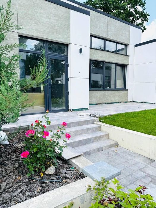 Продаж будинку з ремонтом в закритому КМ в Лісниках, 8 соток, газ