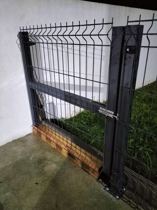 Portões exteriores com painel 3D