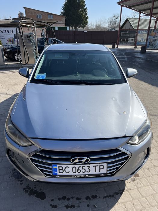 автомобіль Hyundai Elantra  2016 року
