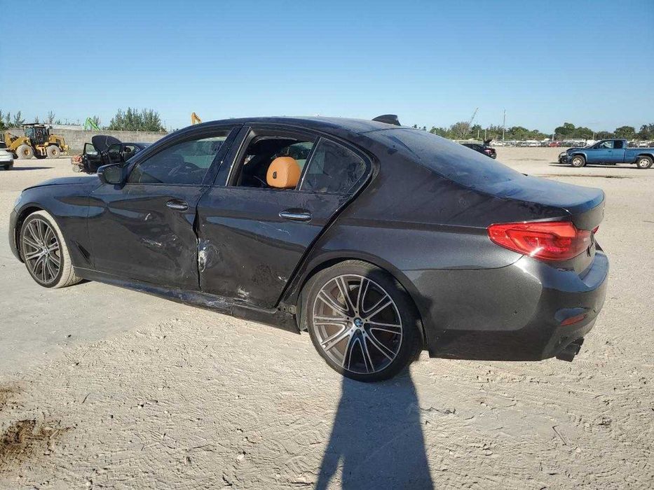 BMW G30 540i в дорозі