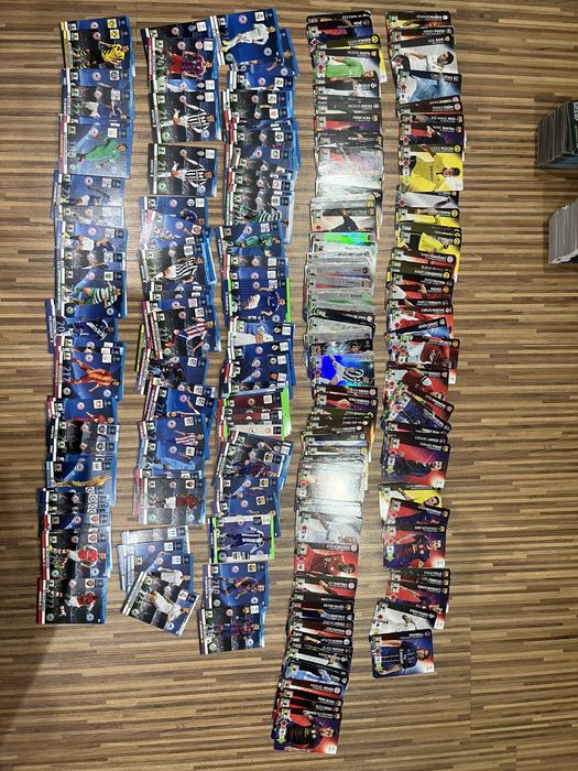 Karty piłkarskie z wielu edycji