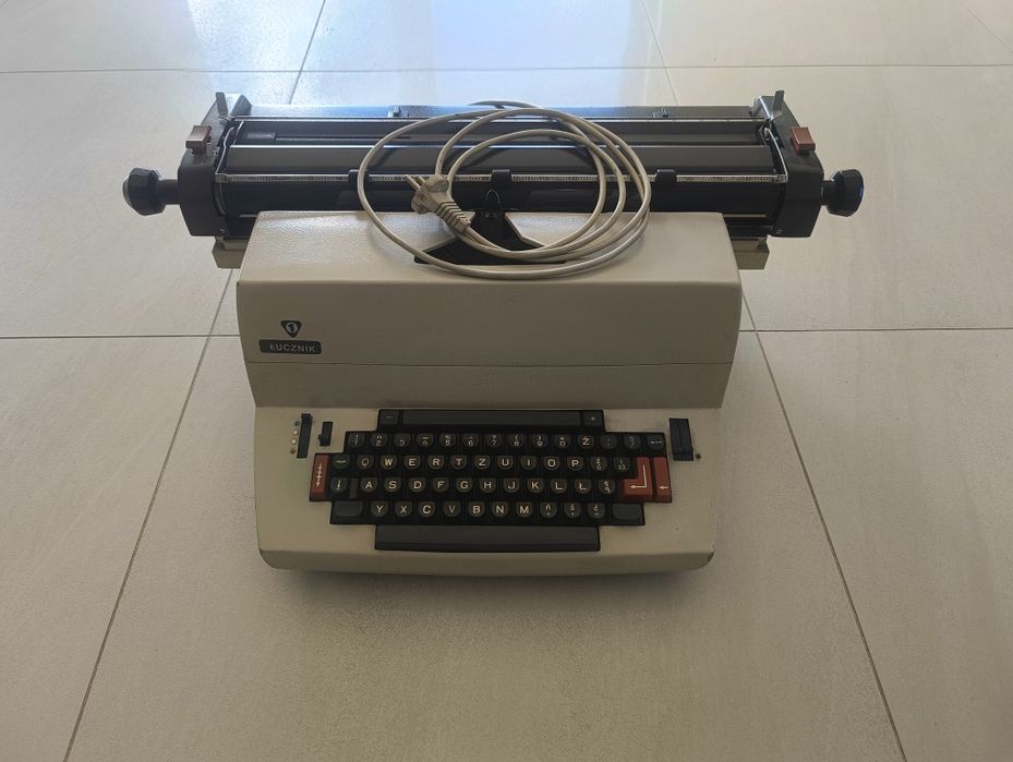 Elektryczna maszyna do pisania ŁUCZNIK 1 made in poland