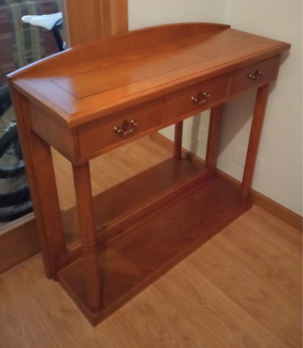 Consola em madeira maciça