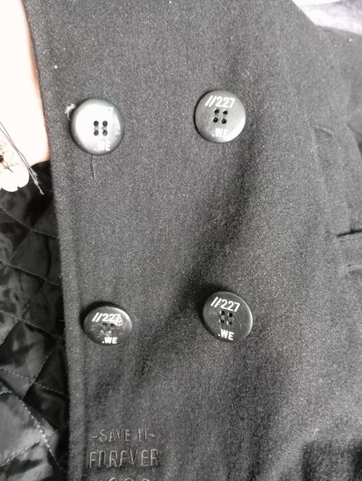 Czarny płaszczyk dla chłopca WE