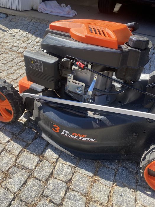 Corta-relvas Fuxtec 146 cc como Novo