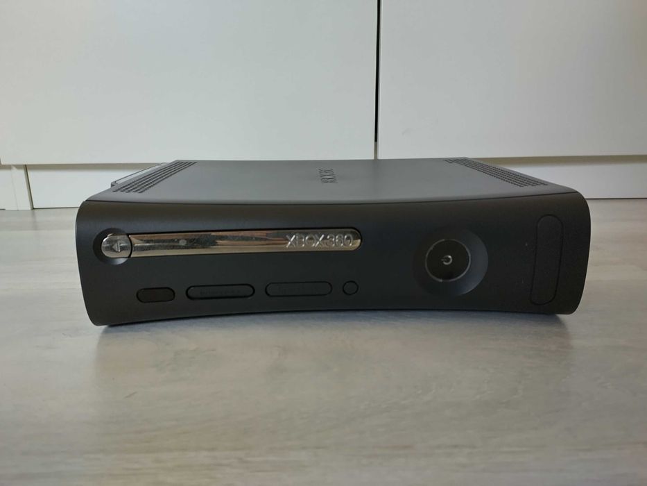 Estação de Jogo Xbox 360 Elite Premium - RGH3 | SSD 500GB + Volante Oficial + Kit Completo